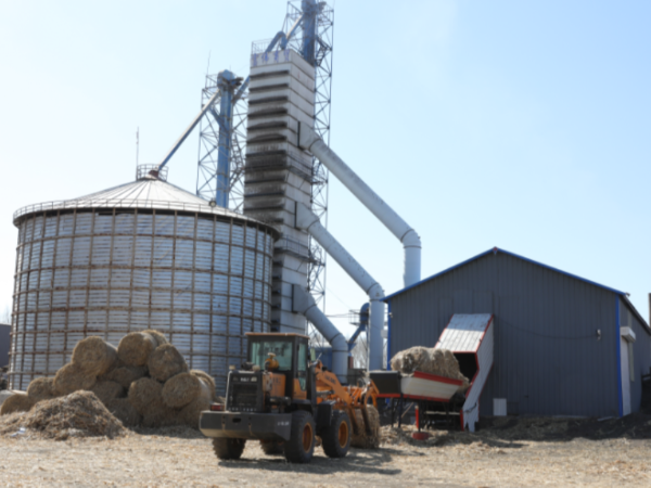 煤價(jià)上漲，糧食烘干用上生物質(zhì)秸稈大包直燃熱風(fēng)爐，一年省下30萬